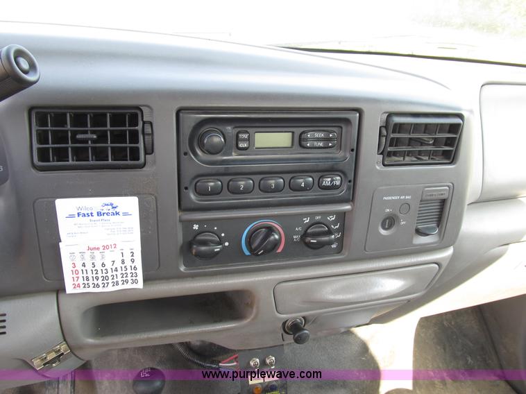 image for item B2747 2001 Ford F350 Super Duty pickup truck