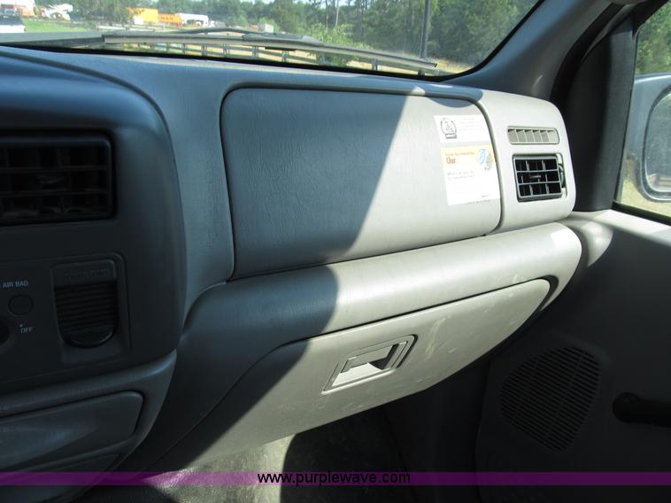 image for item B2747 2001 Ford F350 Super Duty pickup truck