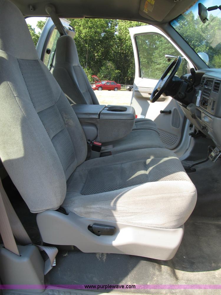 image for item B2747 2001 Ford F350 Super Duty pickup truck