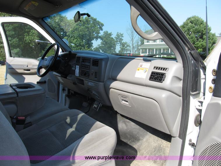 image for item B2747 2001 Ford F350 Super Duty pickup truck