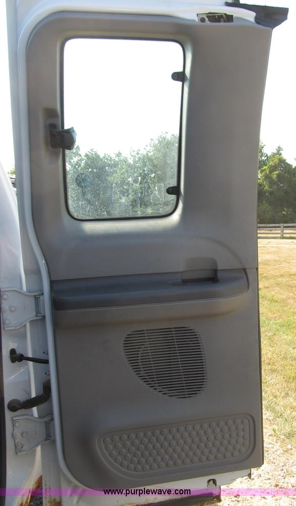 image for item B2747 2001 Ford F350 Super Duty pickup truck