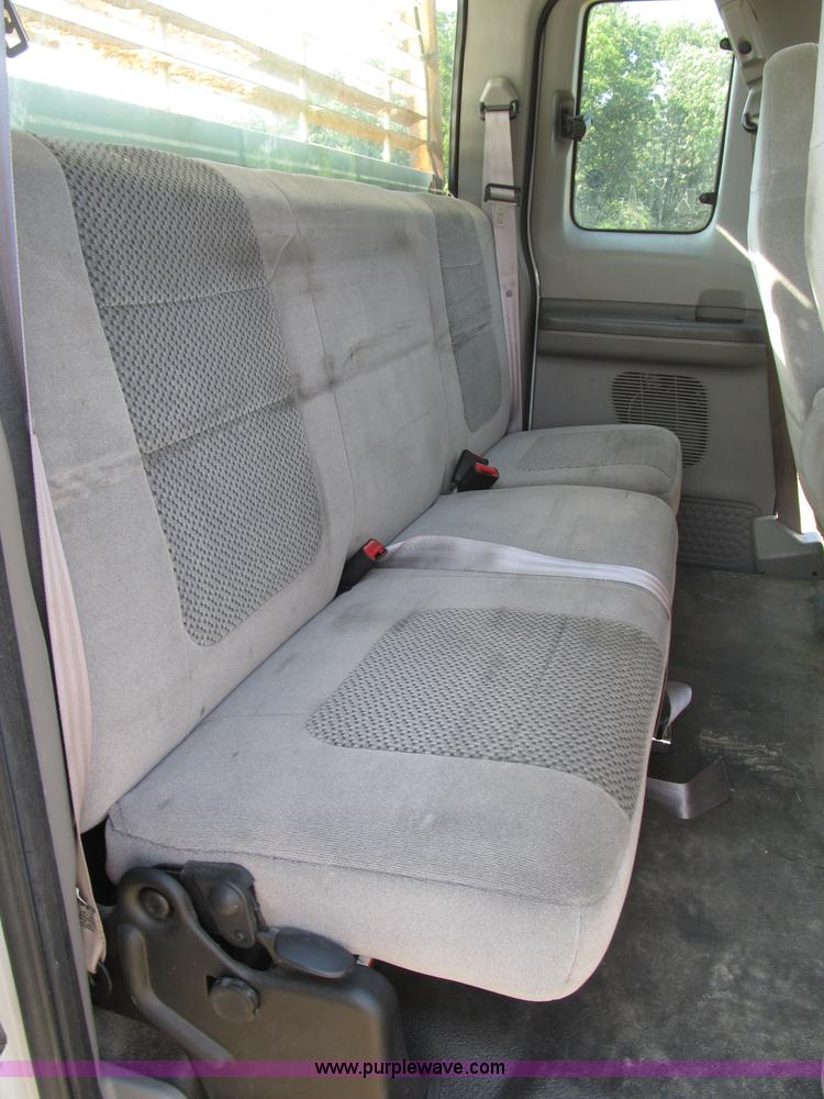 image for item B2747 2001 Ford F350 Super Duty pickup truck