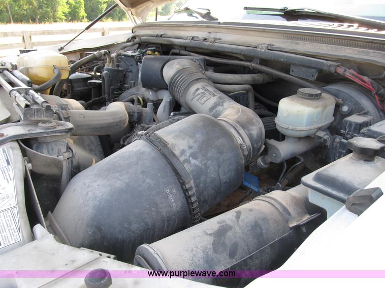 image for item B2747 2001 Ford F350 Super Duty pickup truck