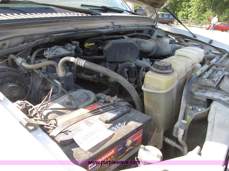 image for item B2747 2001 Ford F350 Super Duty pickup truck