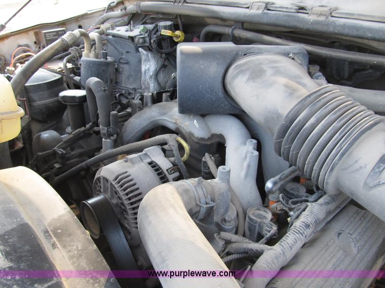 image for item B2747 2001 Ford F350 Super Duty pickup truck