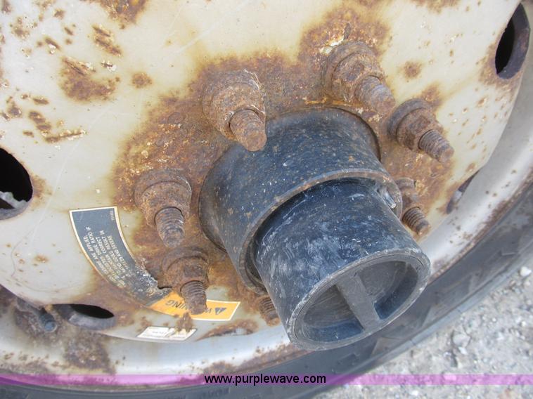 image for item B2747 2001 Ford F350 Super Duty pickup truck