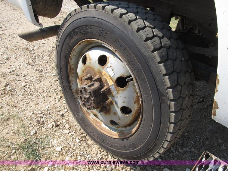 image for item B2747 2001 Ford F350 Super Duty pickup truck