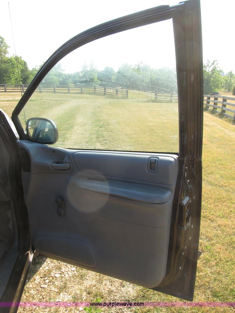 image for item B2748 1997 Dodge Caravan mini van