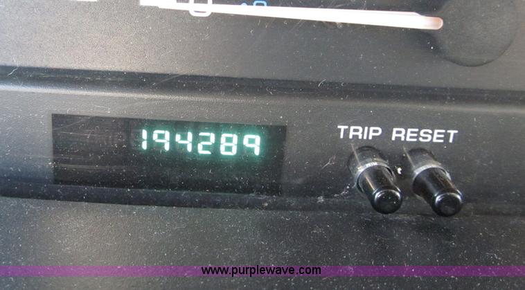 image for item B2748 1997 Dodge Caravan mini van