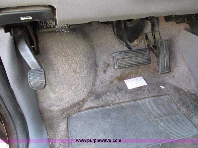 image for item B2748 1997 Dodge Caravan mini van