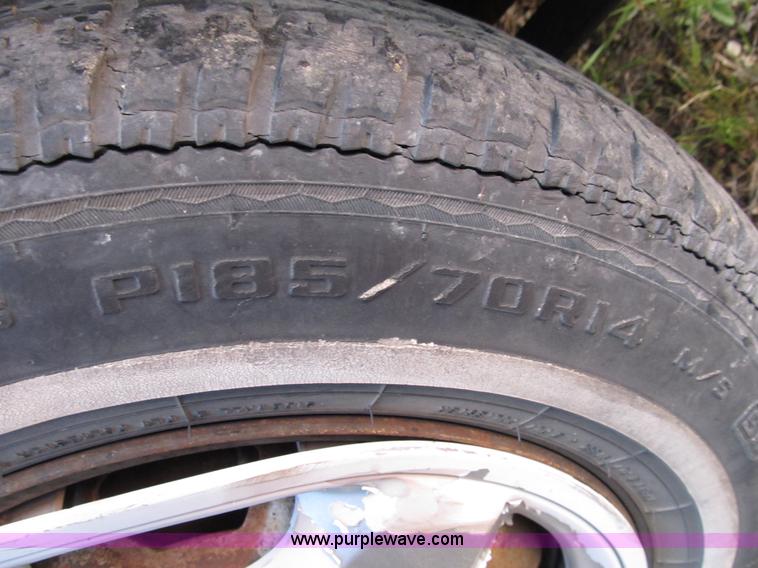 image for item B2748 1997 Dodge Caravan mini van