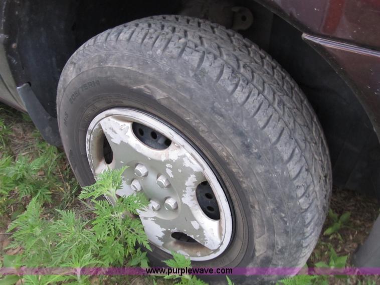 image for item B2748 1997 Dodge Caravan mini van