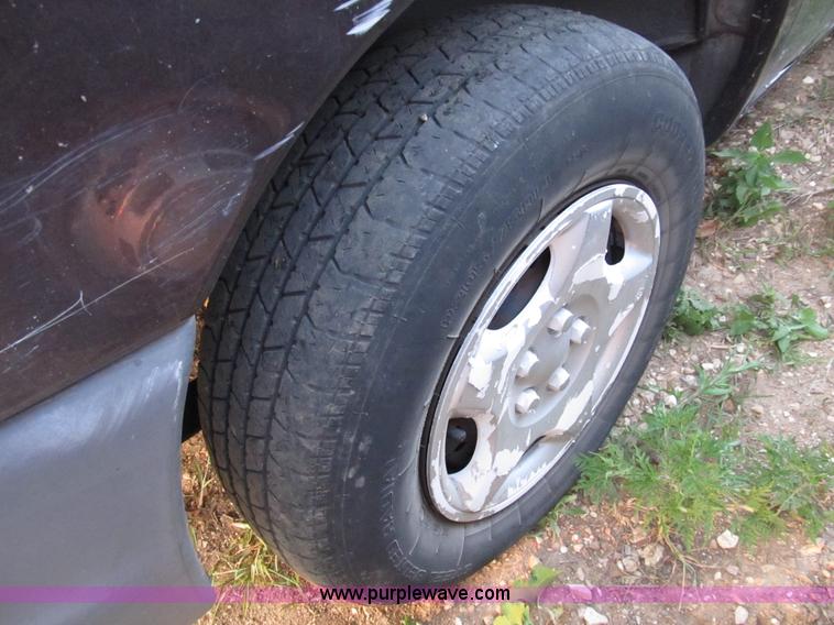 image for item B2748 1997 Dodge Caravan mini van