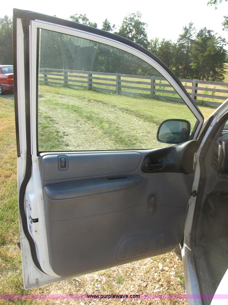 image for item B2751 1997 Dodge Grand Caravan mini van