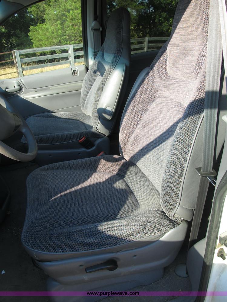 image for item B2751 1997 Dodge Grand Caravan mini van