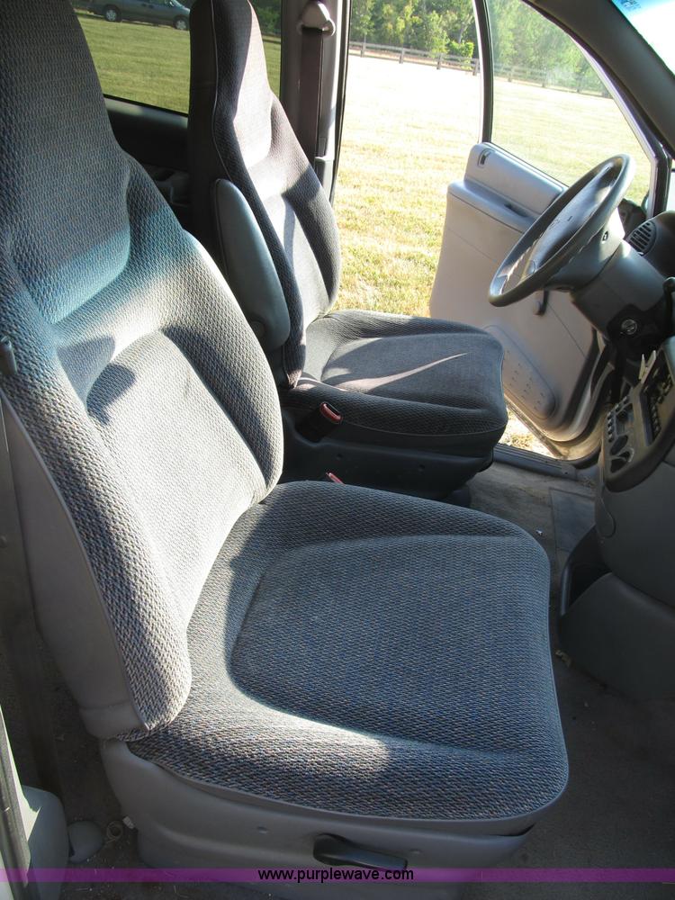 image for item B2751 1997 Dodge Grand Caravan mini van