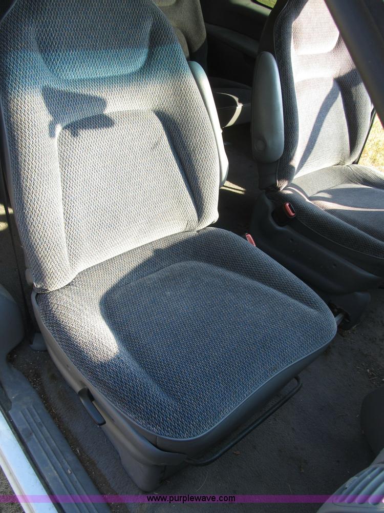 image for item B2751 1997 Dodge Grand Caravan mini van