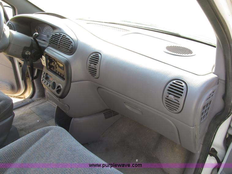 image for item B2751 1997 Dodge Grand Caravan mini van