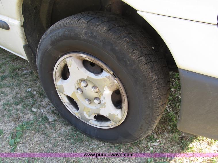 image for item B2751 1997 Dodge Grand Caravan mini van