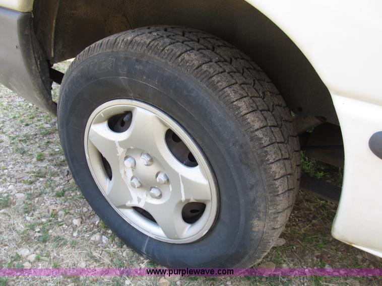 image for item B2751 1997 Dodge Grand Caravan mini van