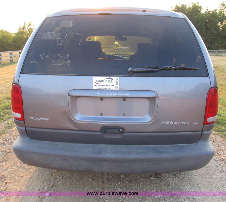 image for item B2752 1998 Dodge Grand Caravan SE mini van