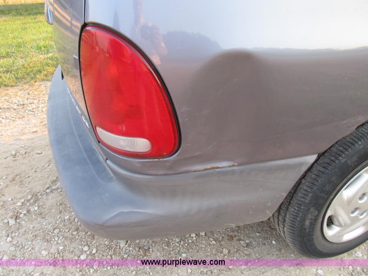 image for item B2752 1998 Dodge Grand Caravan SE mini van