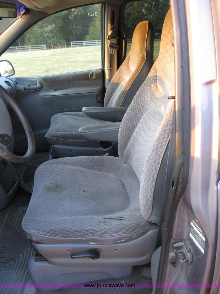 image for item B2752 1998 Dodge Grand Caravan SE mini van