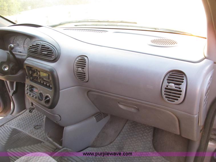 image for item B2752 1998 Dodge Grand Caravan SE mini van