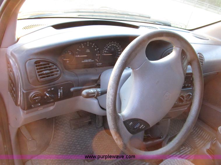 image for item B2752 1998 Dodge Grand Caravan SE mini van