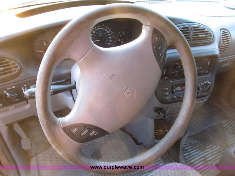 image for item B2752 1998 Dodge Grand Caravan SE mini van