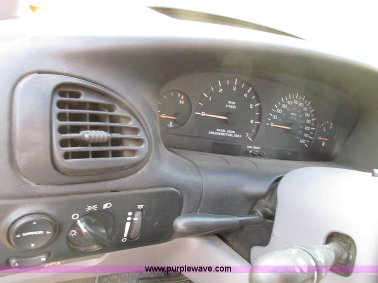 image for item B2752 1998 Dodge Grand Caravan SE mini van