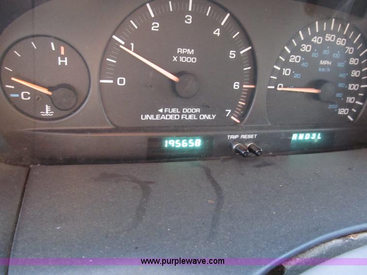 image for item B2752 1998 Dodge Grand Caravan SE mini van