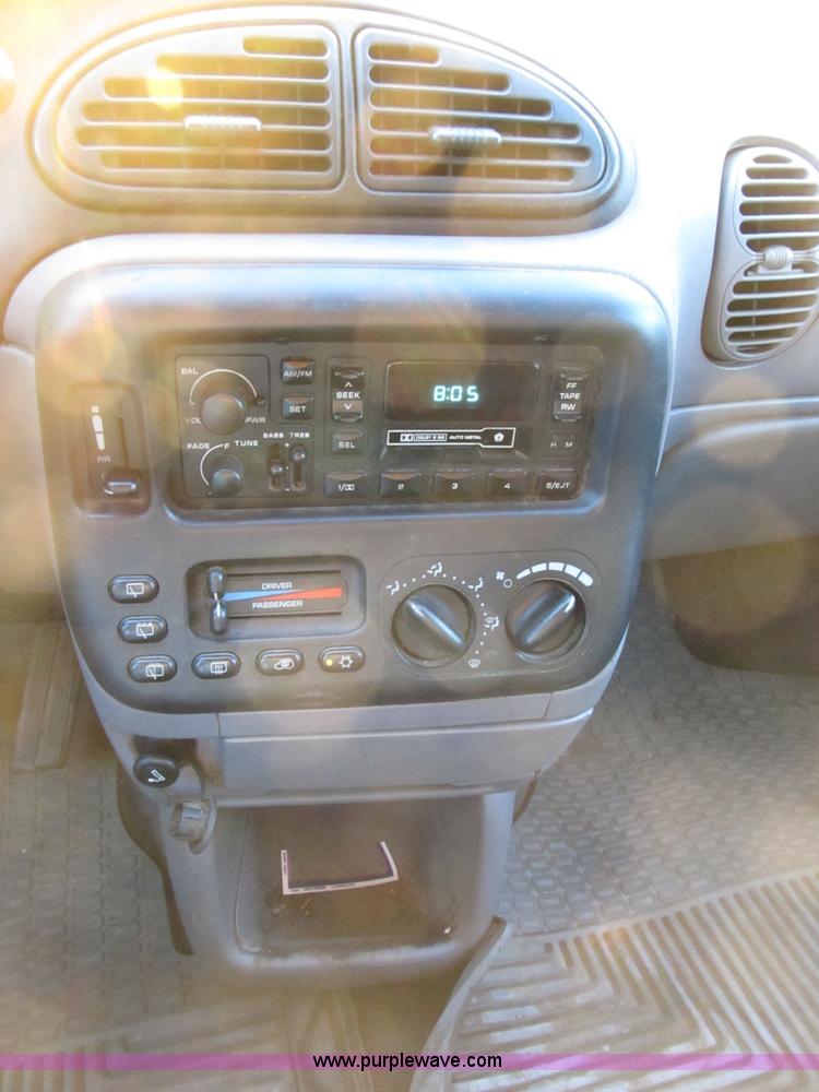 image for item B2752 1998 Dodge Grand Caravan SE mini van