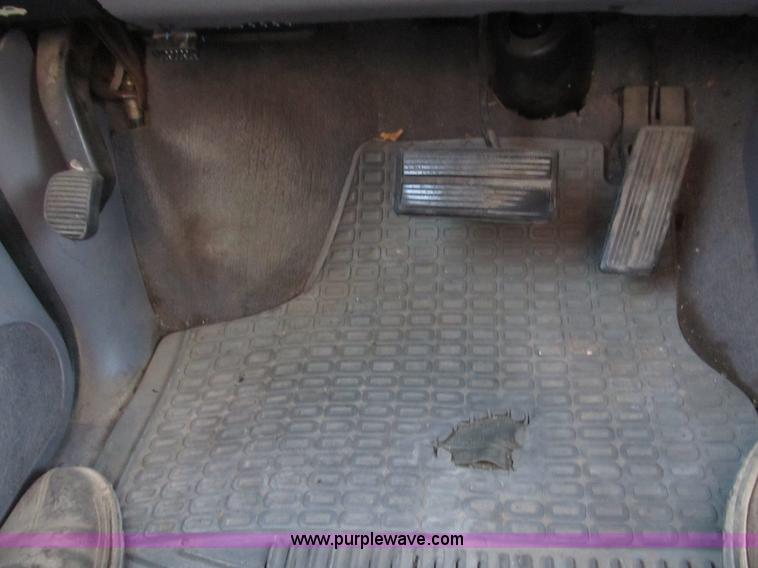 image for item B2752 1998 Dodge Grand Caravan SE mini van