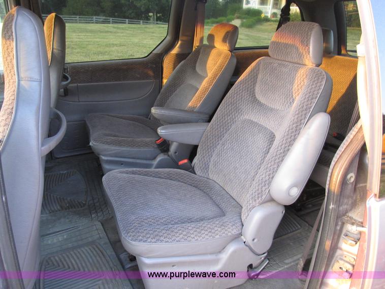 image for item B2752 1998 Dodge Grand Caravan SE mini van