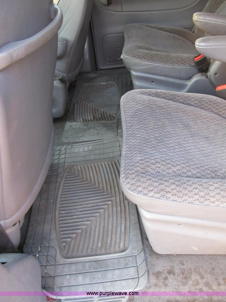 image for item B2752 1998 Dodge Grand Caravan SE mini van