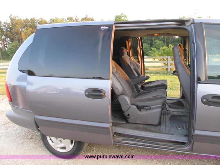 image for item B2752 1998 Dodge Grand Caravan SE mini van