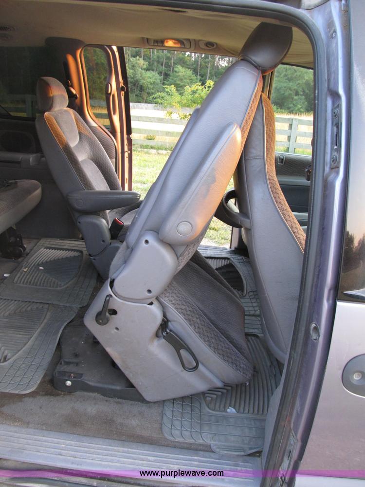 image for item B2752 1998 Dodge Grand Caravan SE mini van