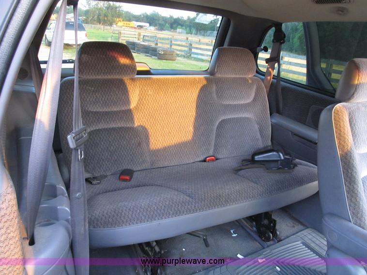 image for item B2752 1998 Dodge Grand Caravan SE mini van