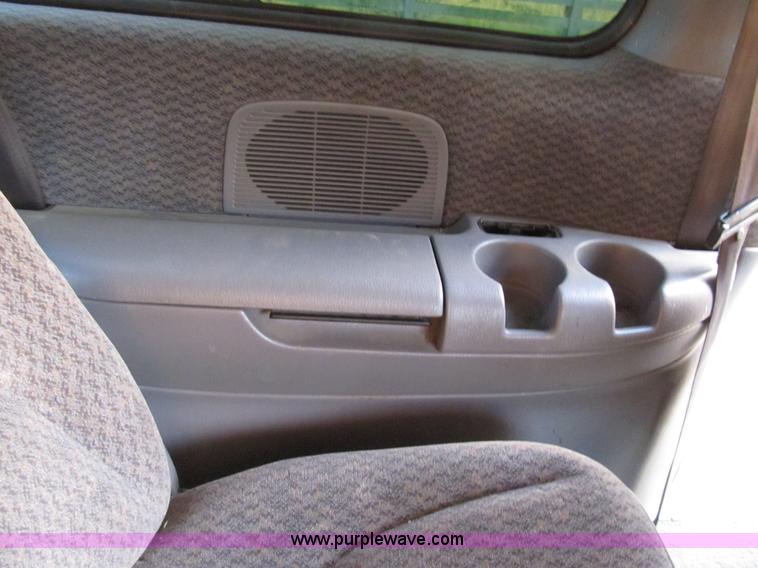 image for item B2752 1998 Dodge Grand Caravan SE mini van
