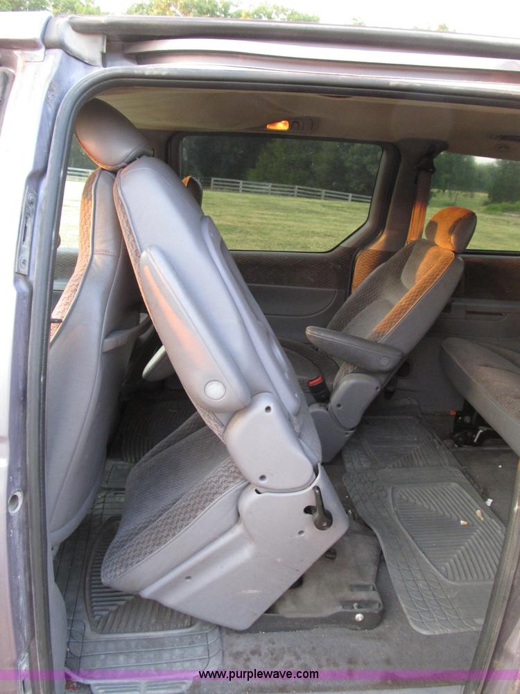 image for item B2752 1998 Dodge Grand Caravan SE mini van