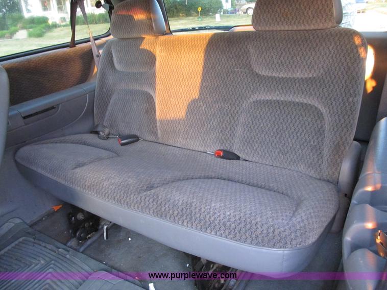 image for item B2752 1998 Dodge Grand Caravan SE mini van