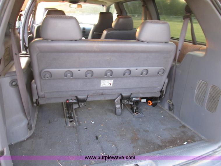 image for item B2752 1998 Dodge Grand Caravan SE mini van