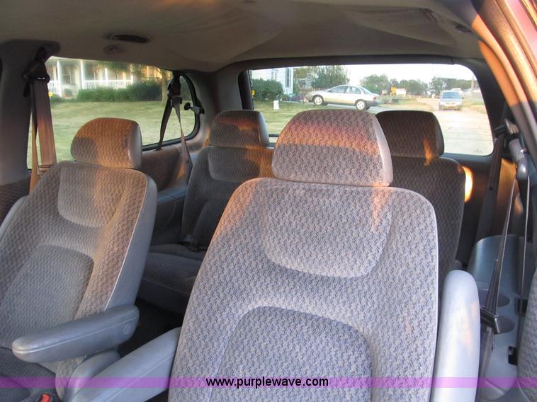 image for item B2752 1998 Dodge Grand Caravan SE mini van