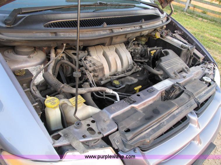 image for item B2752 1998 Dodge Grand Caravan SE mini van