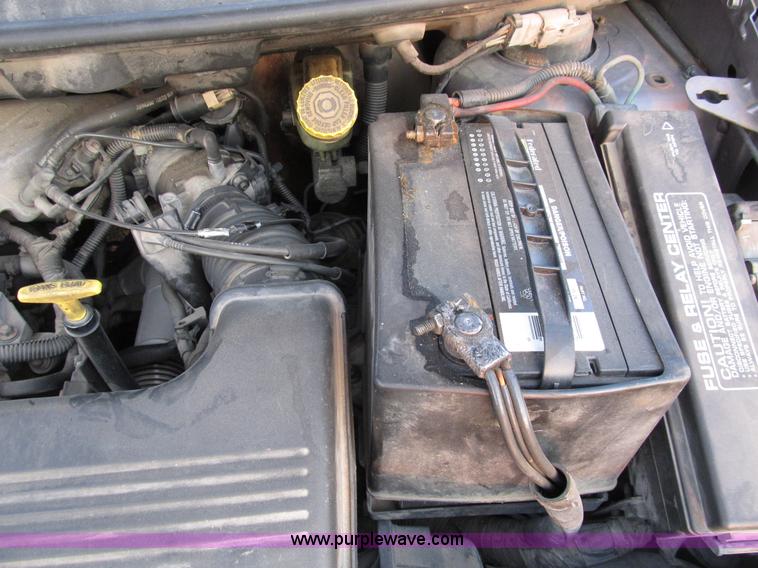 image for item B2752 1998 Dodge Grand Caravan SE mini van