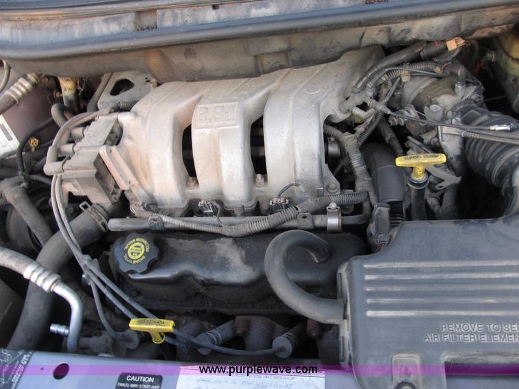 image for item B2752 1998 Dodge Grand Caravan SE mini van