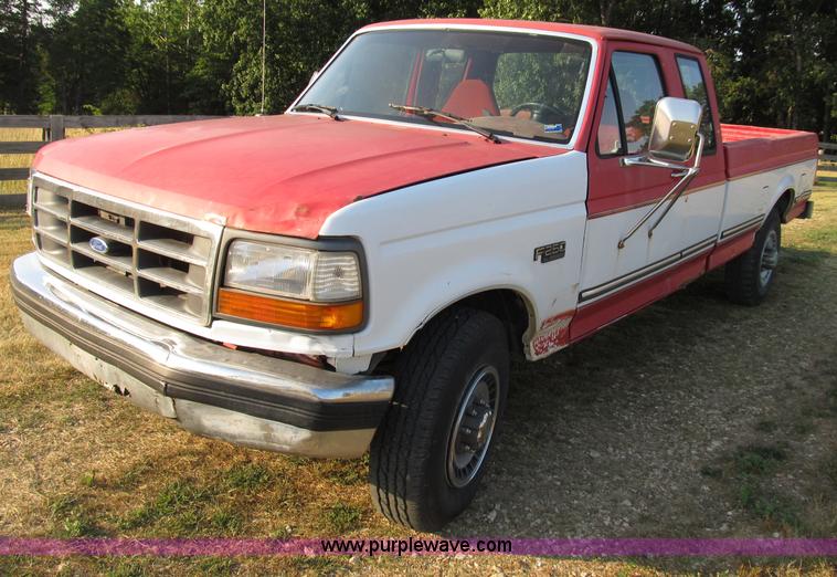 image for item B2753 1993 Ford F250 XL extended cab pickup truck