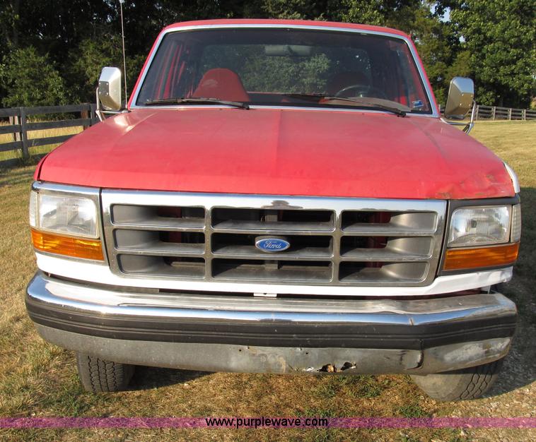 image for item B2753 1993 Ford F250 XL extended cab pickup truck
