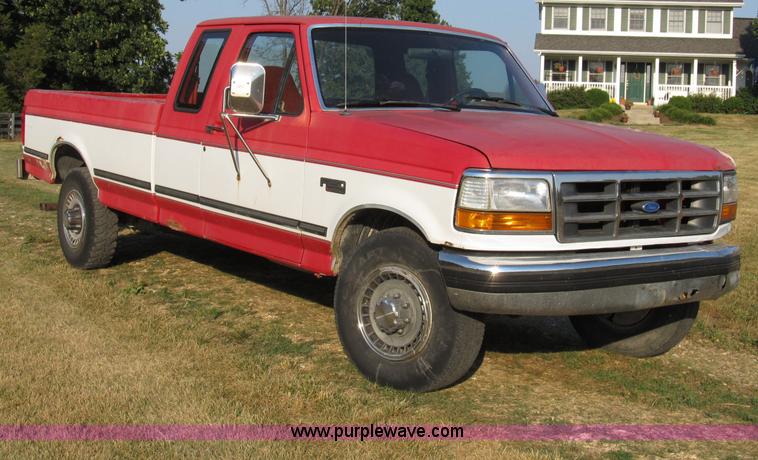 image for item B2753 1993 Ford F250 XL extended cab pickup truck